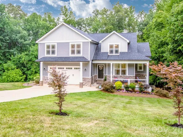 155 Wood Acre Dr, Mooresville, NC 28115