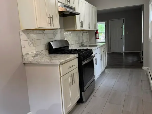 688 S 18th St #1, Newark, NJ 07103
