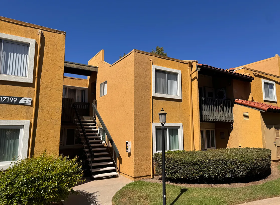2 bed, 944 sqft, $2,600 — Photo 1