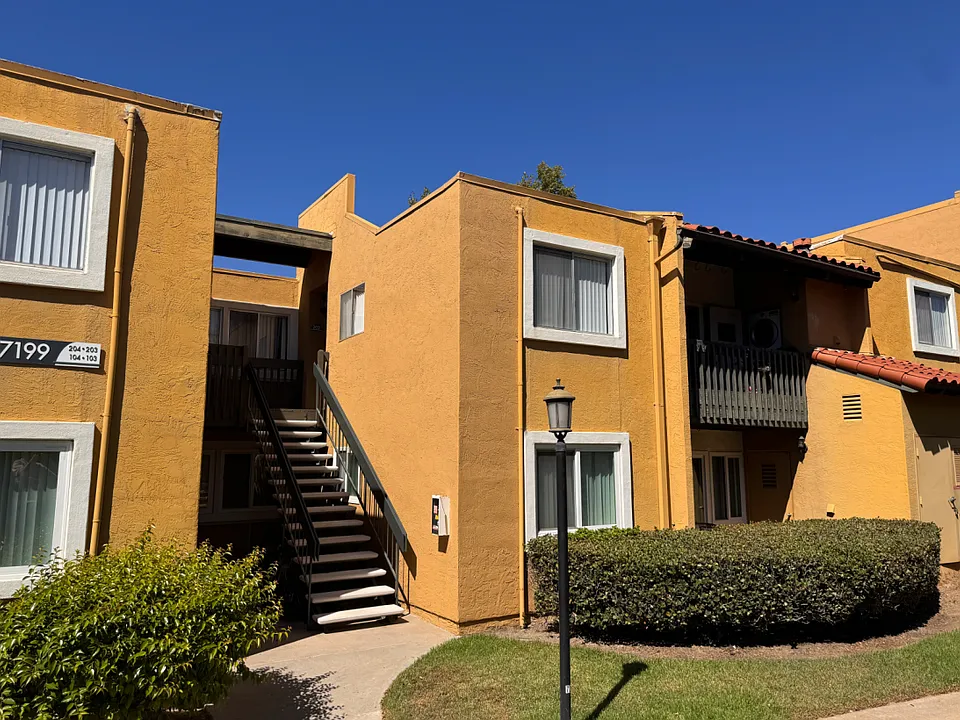17199 W Bernardo Dr W #203