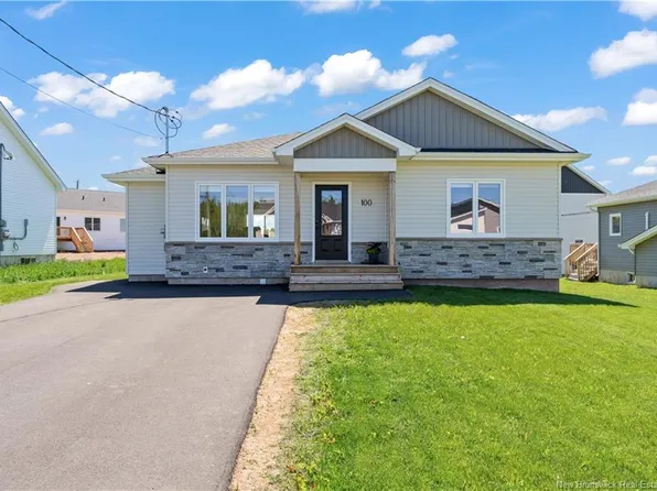 100 Macintosh Blvd, Moncton, NB E1K 0A1