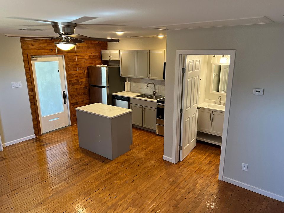 1st image of 2721 52nd St #B