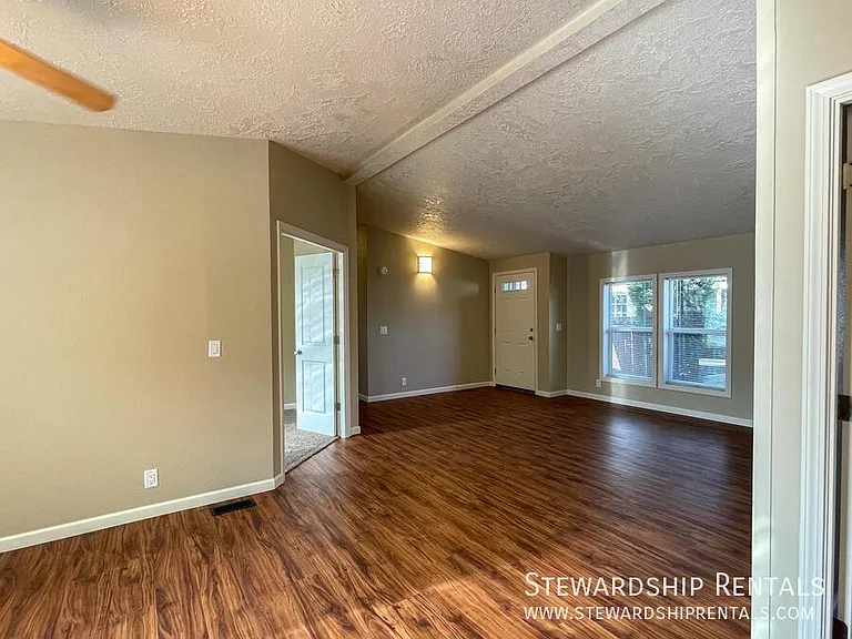 1313 Bramblewood Ln — Photo 11