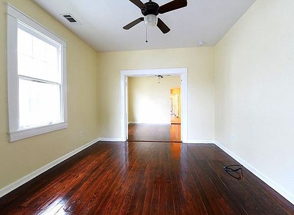 2nd image of 2925 Pine St