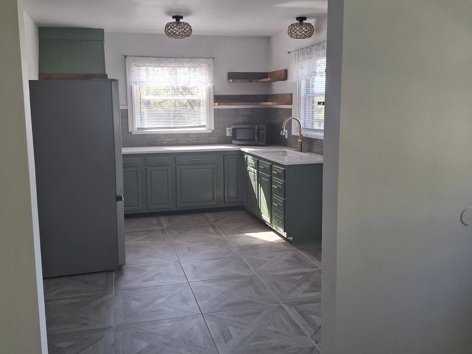 4 bed, 3000 sqft, $2,400 — Photo 3