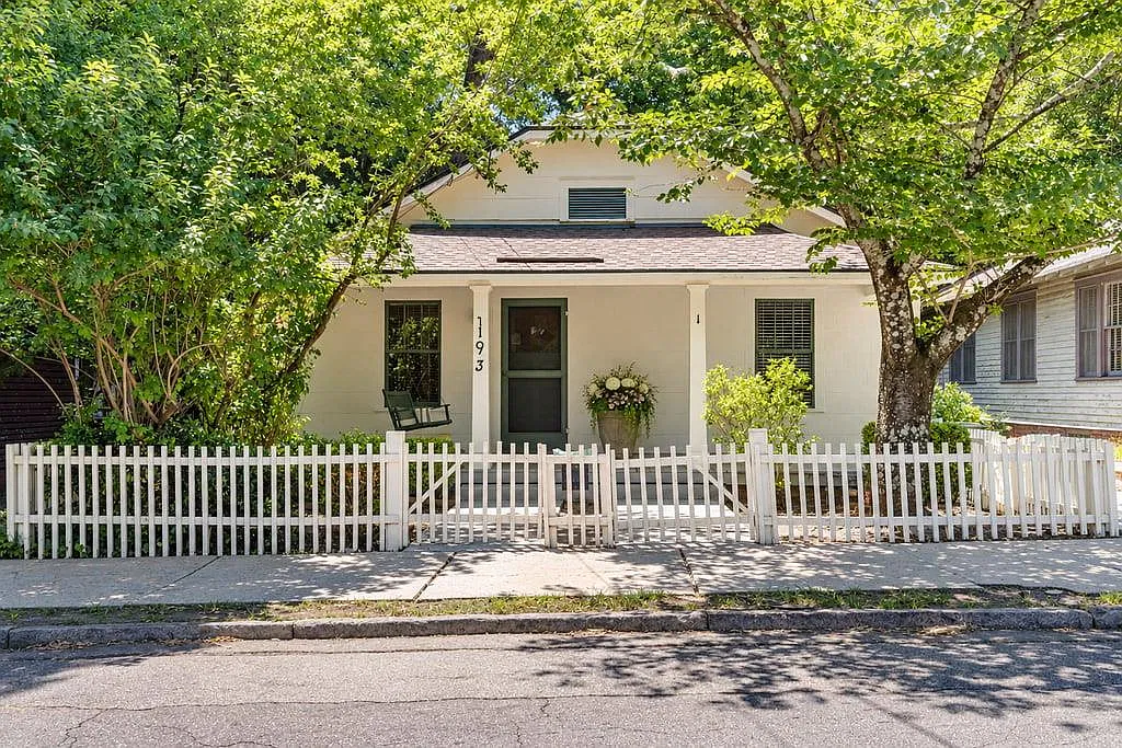 3 bed, 2.0 bath, 1120 sqft, $3,500 — Photo 1