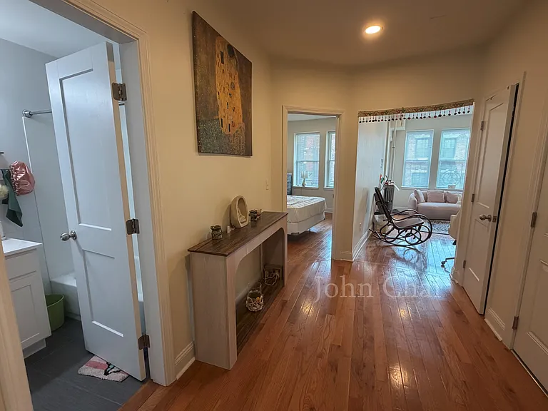 123 Sutherland Rd #E — Photo 23