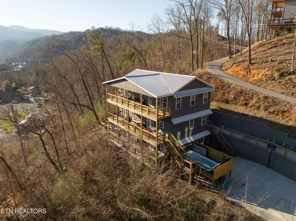 139 Water Tower Rd, Gatlinburg, TN 37738