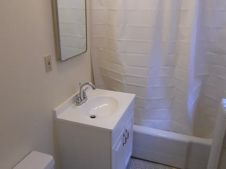 94 Queensberry St. — Photo 8