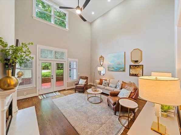 107 Greensview Dr, Cary, NC 27518