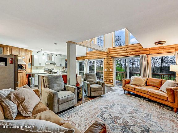 5th image of 81 Spring Meadow Dr
