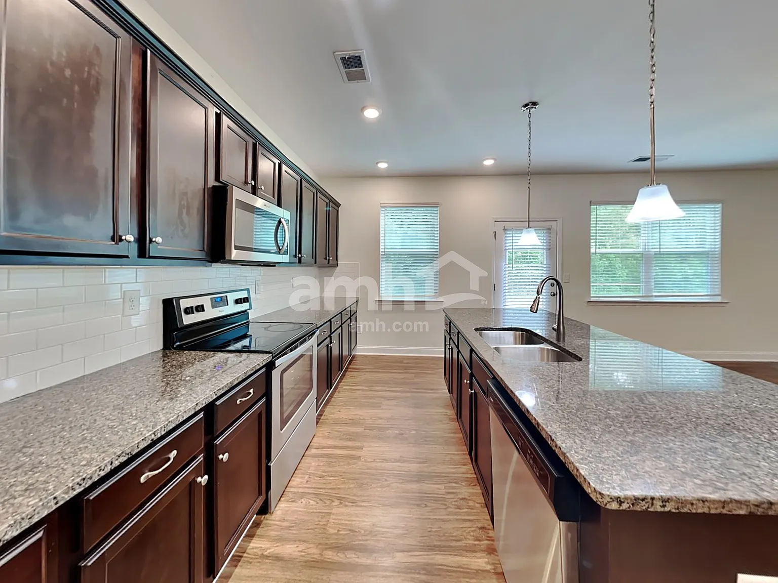5 bed, 3.0 bath, 2435 sqft, $2,505 — Photo 4