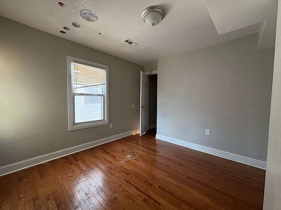 5th image of 691 Elm St #22