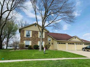 6110 Greenbriar Ln SW UNIT D, Cedar Rapids, IA 52404