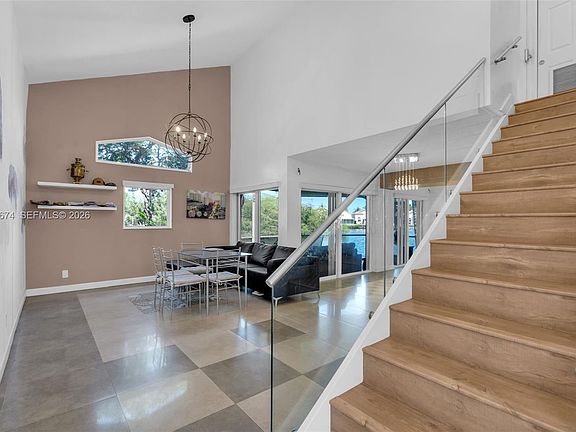 4th image of 1086 SE 5th Ct