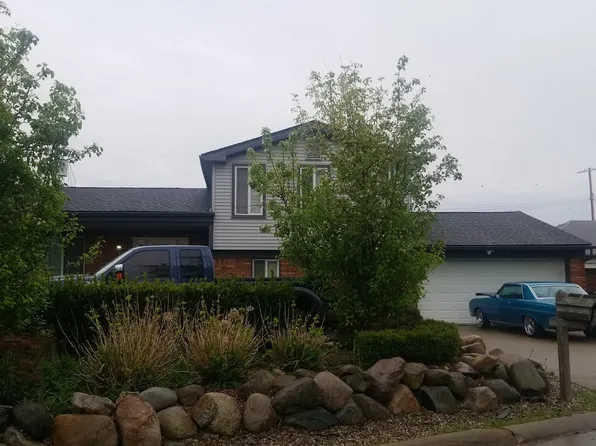 22770 Worthington Ct, Saint Clair Shores, MI 48081