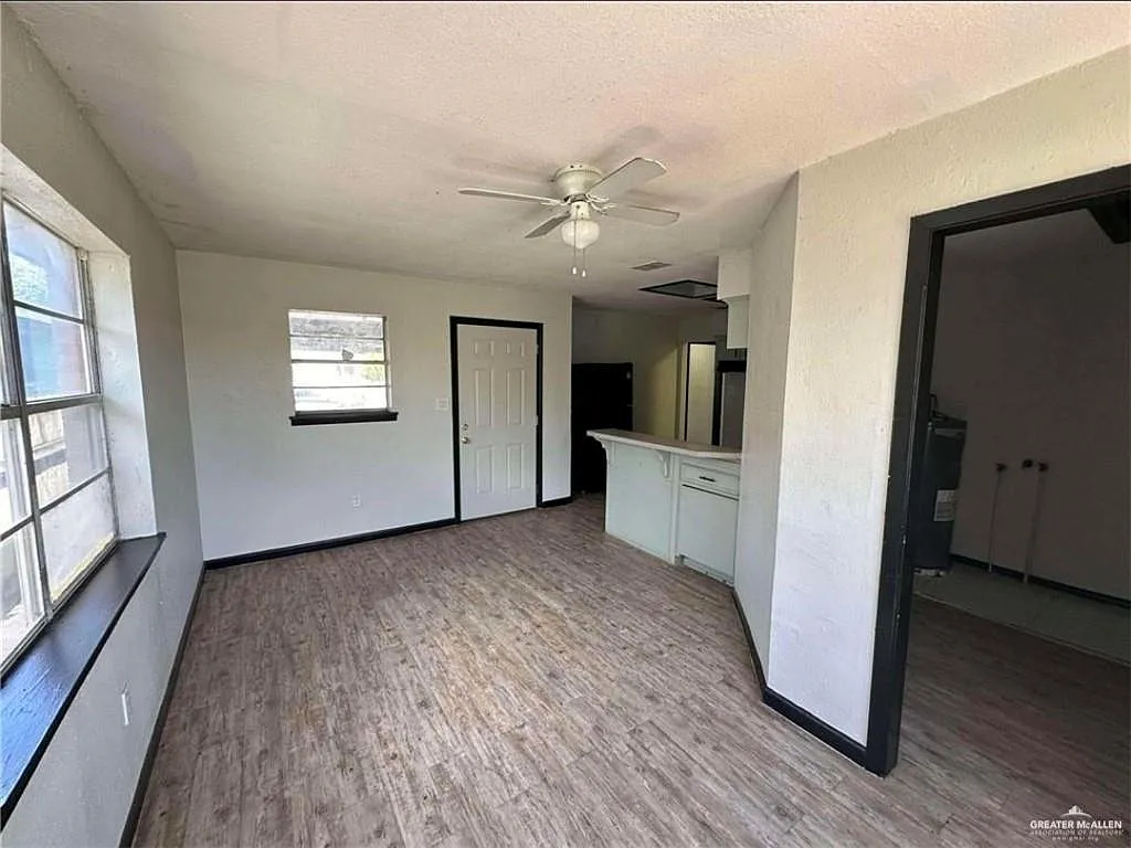 3 bed, 1.0 bath, 1145 sqft, $975 — Photo 4