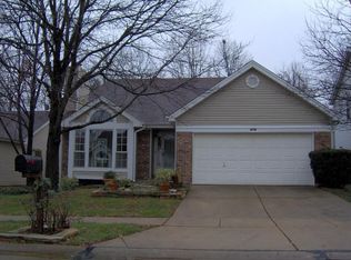 470 Oak Glen Dr, Ballwin, MO 63021