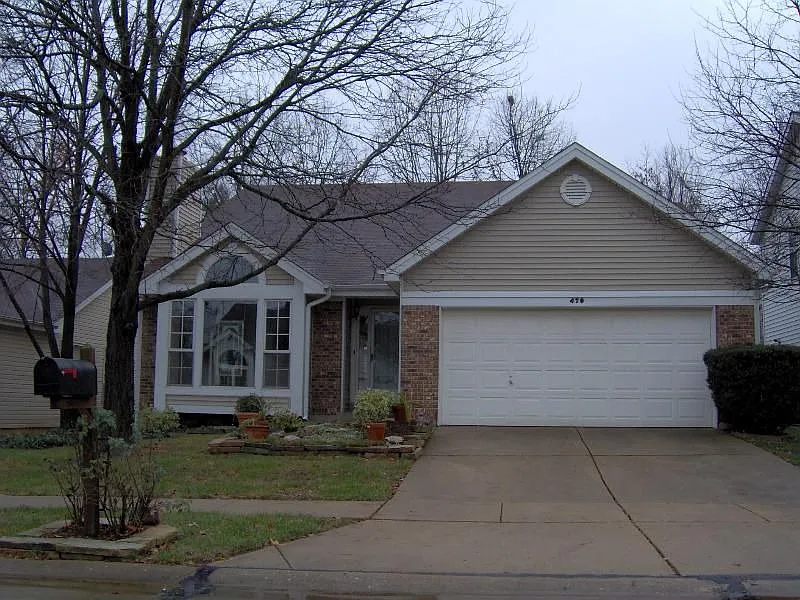 470 Oak Glen Dr photo 1