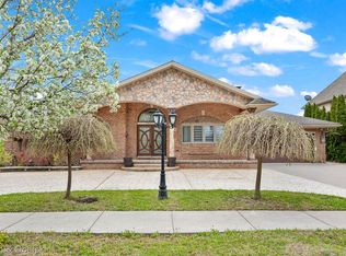 21335 Hickorywood Ct, Dearborn Heights, MI 48127