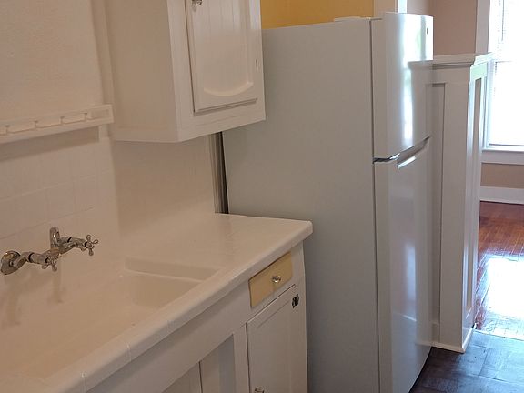 4th image of 1202 W Ashby Pl
