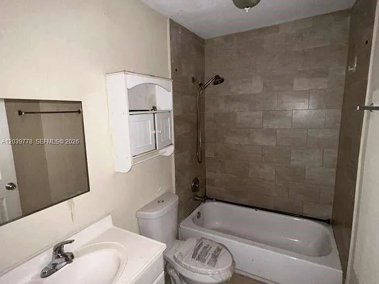 4625 NW 9th Dr #4625 — Photo 9