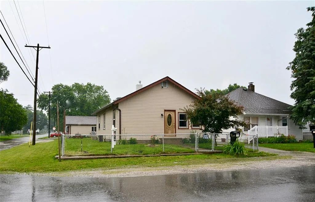 2901 S Foltz St photo 1