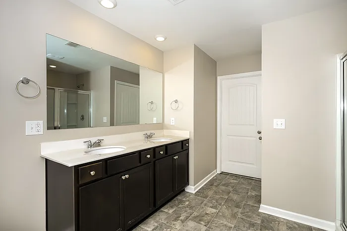 607 Wayland Ct — Photo 11