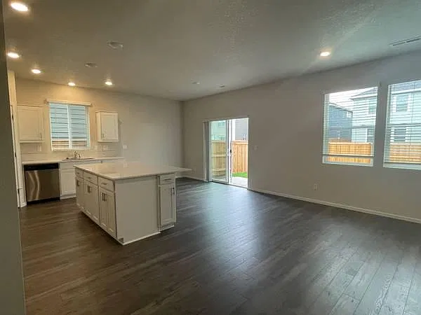 2603 Hershberger Ave — Photo 3