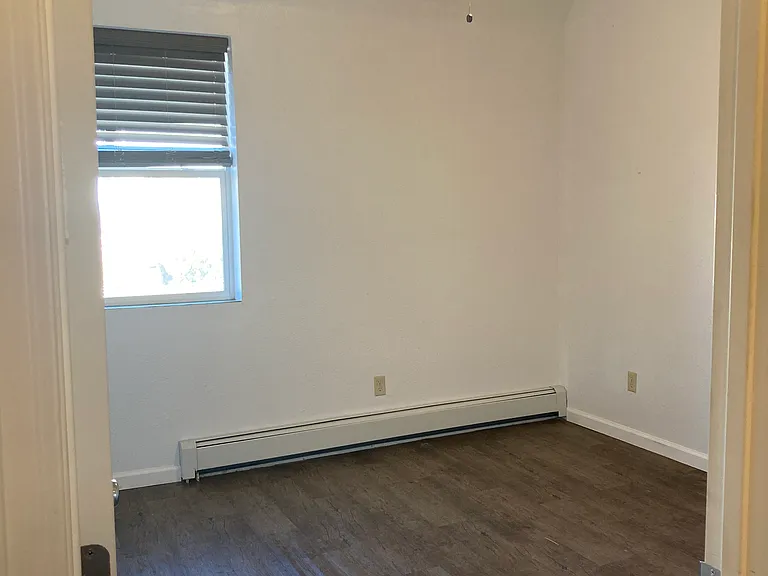 210 NW 5th St — Photo 3