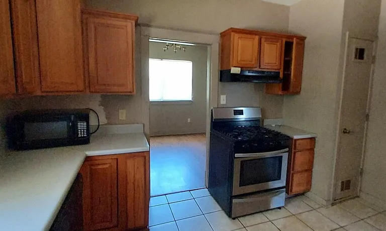 300 Rose Ln — Photo 10