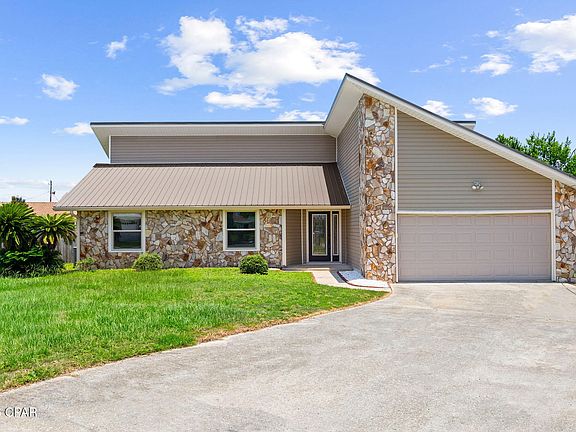 3rd image of 208 Cottontail Ln