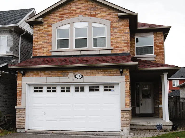 28 Deerwood Cres — Photo 1