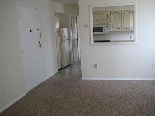 2nd image of 511 Knapp St NE APT 7