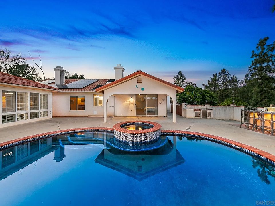 1st image of 2389 Victoria Cir