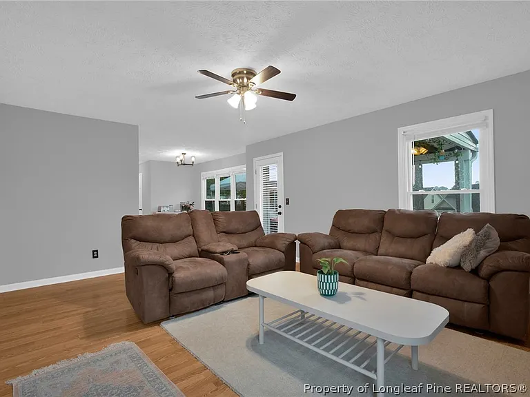 1928 Daphne Cir — Photo 7
