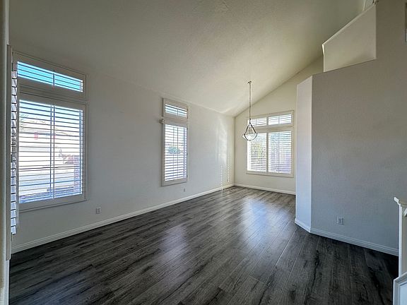 3rd image of 4816 La Cumbre Dr