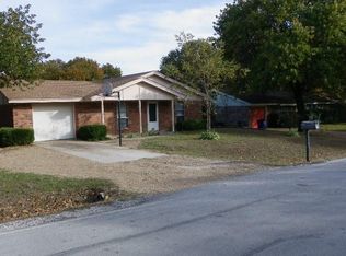 213 Lilac Ln, Azle, TX 76020