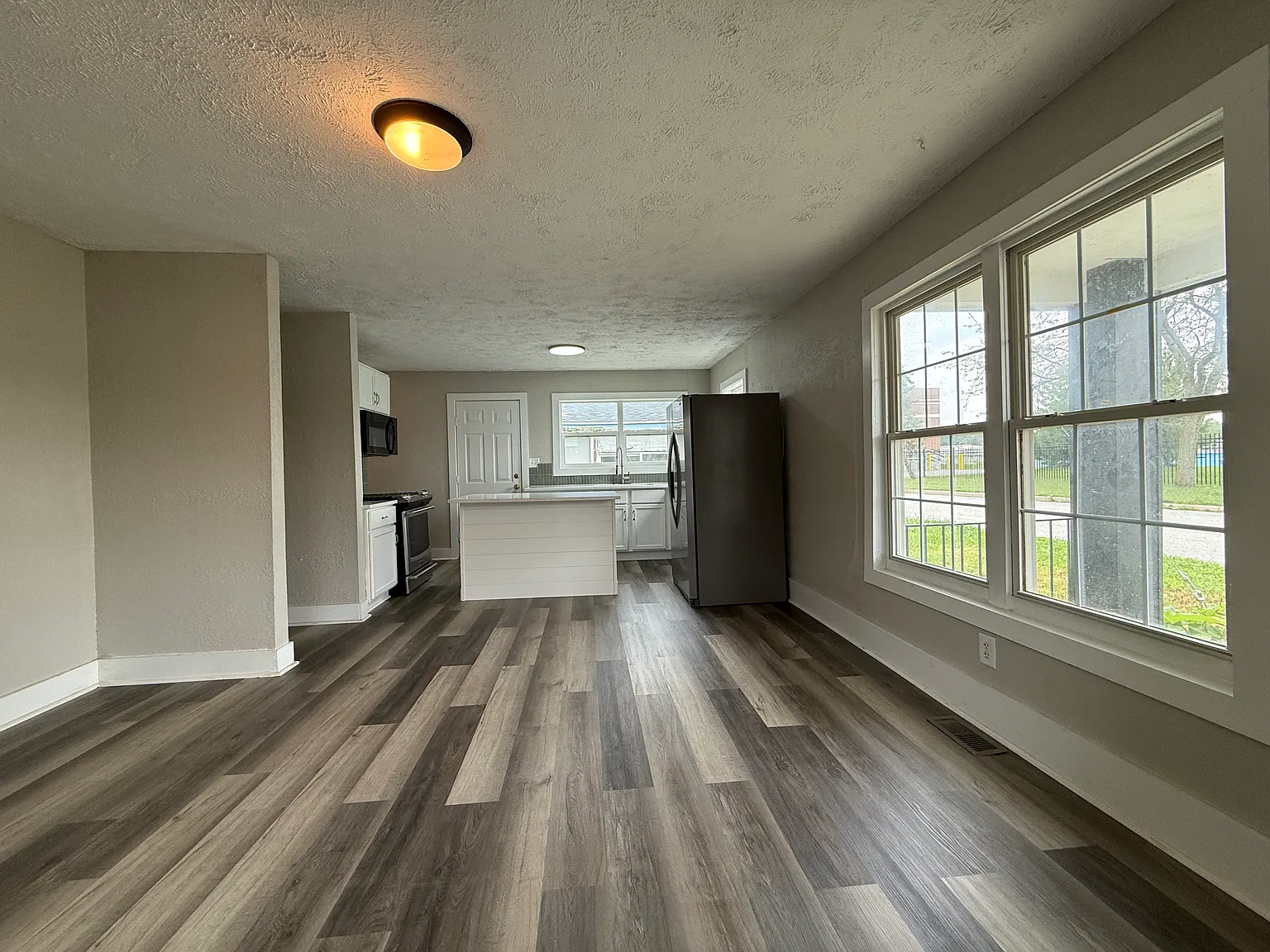 3 bed, 1248 sqft, $1,780 — Photo 3
