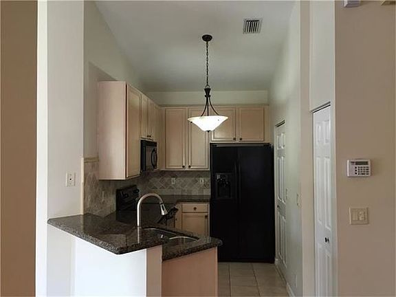 4th image of 6431 Park Lake Cir #70