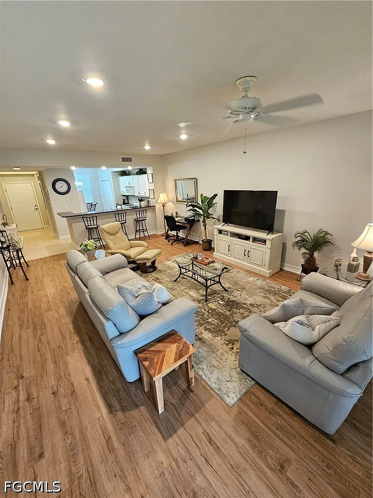 2 bed, 2.0 bath, 1248 sqft, $2,200 — Photo 1