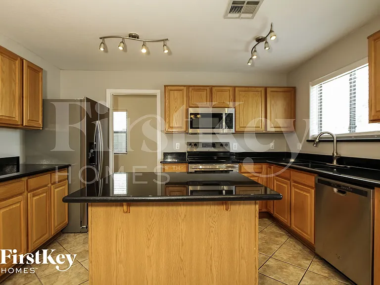18039 N 89th Dr — Photo 6