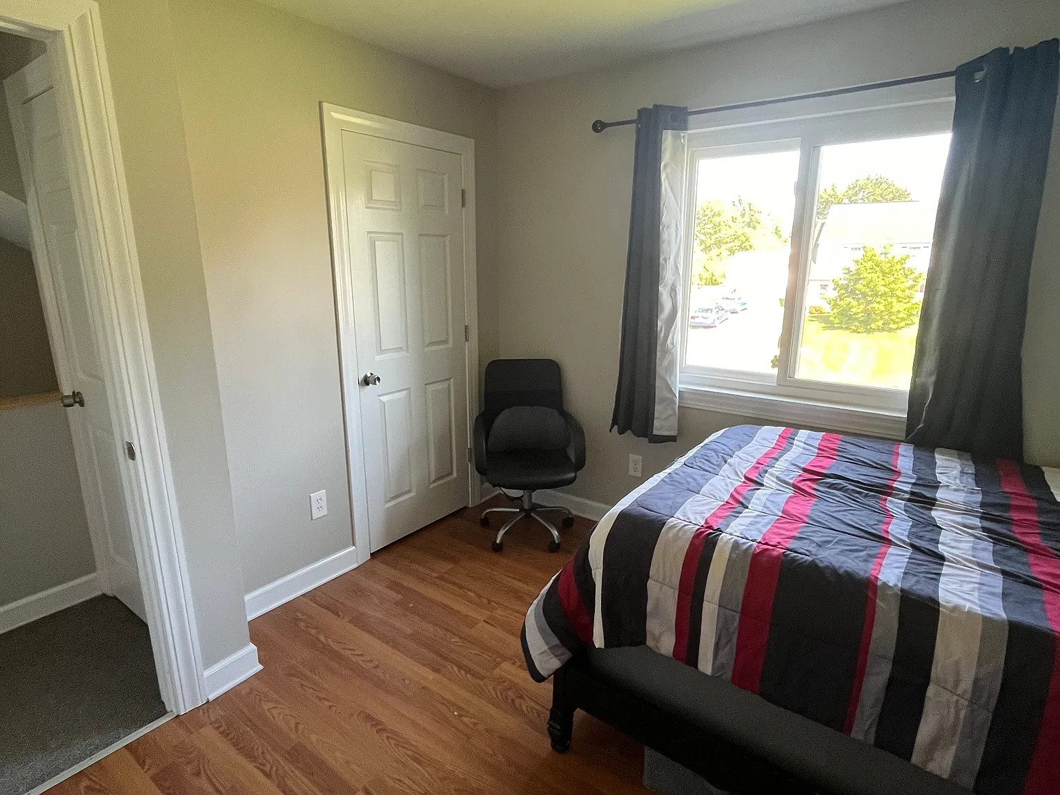 2 bed, 1.5 bath, 1004 sqft, $1,400 — Photo 3