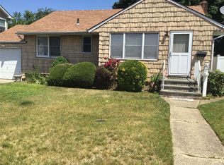 24 Woodbine Dr S, Hicksville, NY 11801