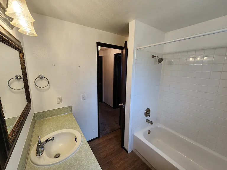 2500 Howard Ave #1 — Photo 8