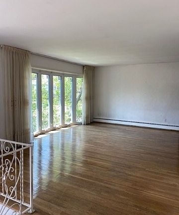 3rd image of 722 Turf Rd