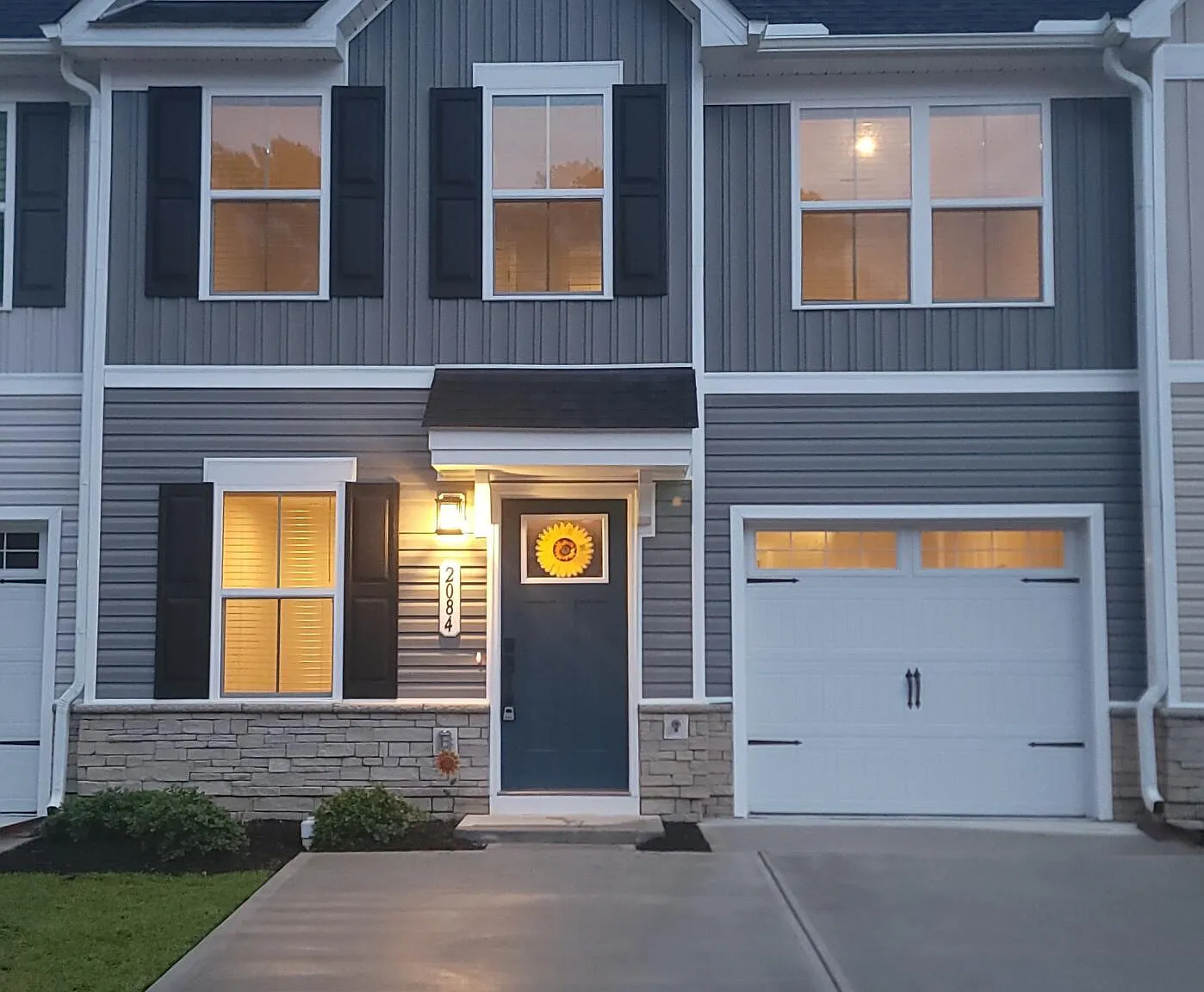3 bed, 2.5 bath, 1634 sqft, $2,050 — Photo 4
