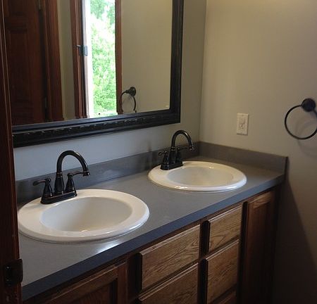 2nd Floor Full Bathroom