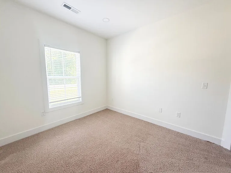 1403 Westbrook Cir — Photo 22