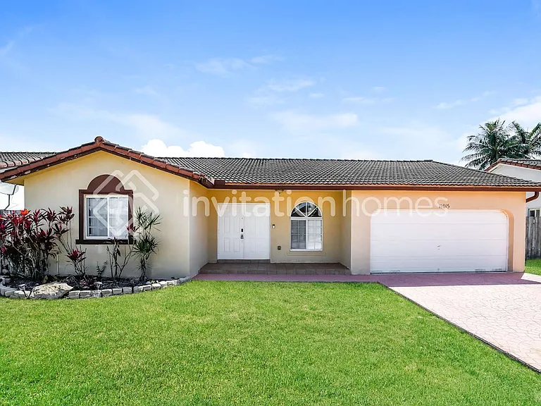 18015 SW 154th Pl — Photo 1